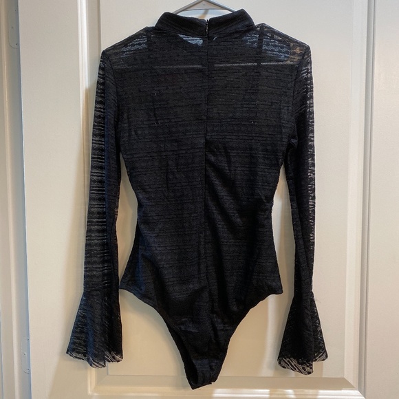 Gorgeous lace bodysuit Sz 8 - Picture 4 of 7